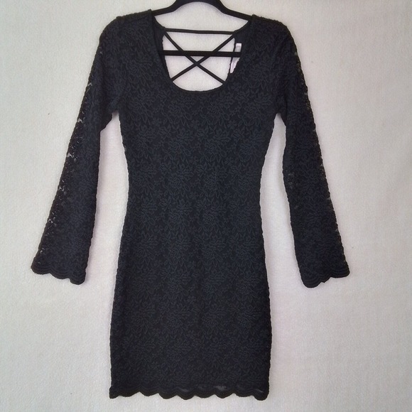 Forever 21 Lace BodyCon Little Black Dress Size Small in Black - Picture 1 of 10